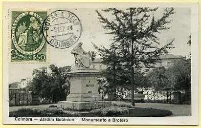 19lis0380.jpg -      Lote:       0380                Descrição:       Avelar Brotero. Postal ilustrado fotográfico com a sua estátua em Coimbra no Jardim Botânico, com selo de $50 verde comemorativo do Centenário do seu nascimento CE641, obliterados com carimbo de Coimbra (08.12.1944).         PM         Valor Base:       &euro; 30,00       Valor Venda:       &euro;      