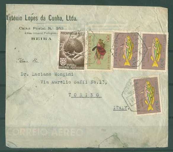 20Lis_195.jpg -     Lote:     195             Descrição:     1949/51 - Globo Terrestre e Peixes de Moçambique. Sobrescrito circulado por via aérea da Beira (13.11.51) para Itália com selo de 20$00 CE352 e selos de $20 e 2$50 (3) CE359 e 366. Raro.         Carta        Valor Base:     &euro; 20,00     Valor Venda:     &euro;      