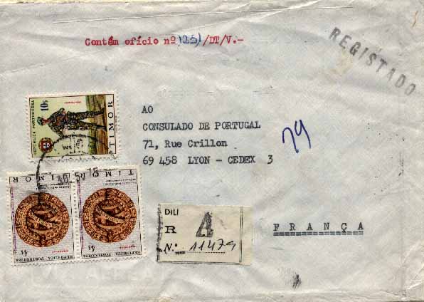 20Lis_217.jpg -     Lote:     217             Descrição:     1967/69 - Uniformes militares e 5.º Centenário do Nascimento de D. Manuel II. Sobrescrito circulado registado de Dili (30.05.75) para França (10.06.75) com trânsito por Lisboa (09.06.75) com selos de 1$50 e 10$00 Uniformes CE342, 347 e par horizontal de 4$00 CE354. MB e R.         Carta        Valor Base:     &euro; 30,00     Valor Venda:     &euro;      