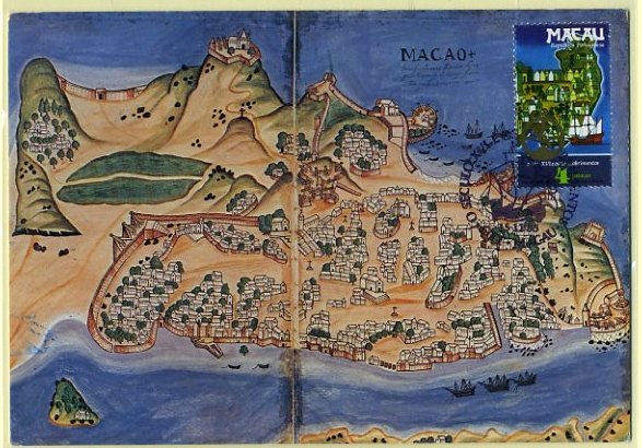 20Lis_370.jpg -     Lote:     370             Descrição:     O Século XVI e os Descobrimentos. Postal ilustrado com gravura do Mapa de Macau do século XVI, com selo de 4 P da emissão o Século XVI e os Descobrimentos CE486, obliterados com carimbo de 1.º dia de circulação de Macau (15.11.83).         PM        Valor Base:     &euro; 5,00     Valor Venda:     &euro;      