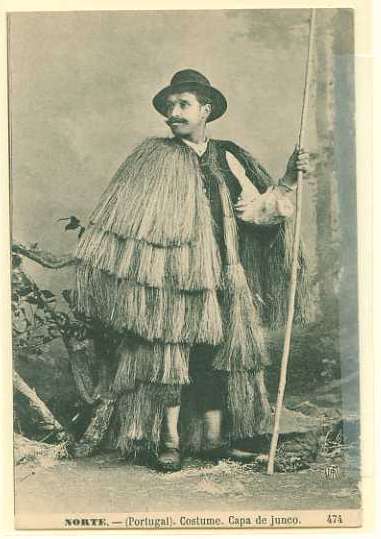 20Lis_440.jpg -     Lote:     440             Descrição:     Costumes Portugueses. Norte. Capa de junco. Postal ilustrado novo.         PI        Valor Base:     &euro; 8,00     Valor Venda:     &euro;      