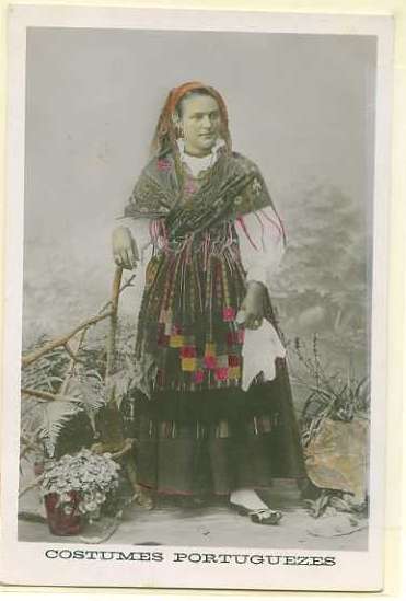 20Lis_445.jpg -     Lote:     445             Descrição:     Costumes portugueses. Minhota. Postal ilustrado a cores circulado com par de selos Ceres de.5 ctvs preto.         PI        Valor Base:     &euro; 6,00     Valor Venda:     &euro;      