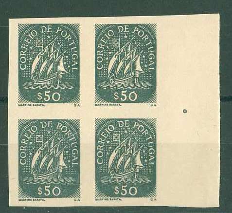 20Lis_678.jpg -     Lote:     678             Descrição:     1941/43 - Caravela. Quadra de provas não denteadas do selo de $50 em verde azul., bordo direito de folha. Papel liso sem goma. OM2340.         PRV        Valor Base:     &euro; 12,00     Valor Venda:     &euro;      
