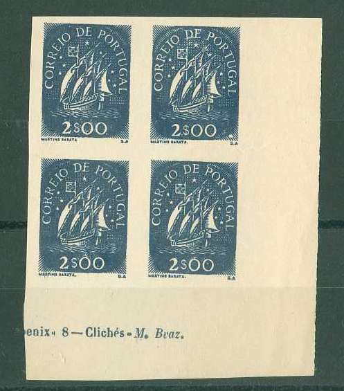20Lis_688.jpg -     Lote:     688             Descrição:     1948/49 - Caravela. Quadra de provas não denteadas de 2$00 em azul ardósia, bordo inferior direito de folha. Coin datée "Phoenix 8 - Clichés - M. Braz.". Papel liso sem goma. OM2446.         PRV        Valor Base:     &euro; 12,00     Valor Venda:     &euro;      