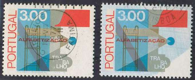 20Lis_820.jpg -     Lote:     820             Descrição:     1976 - Alfabetização. CE1292, 3$00. Exemplar com mancha de impressão a azul afectando a parte superior do selo + selo normal para comparação. Peça muito interessante.         O        Valor Base:     &euro; 3,00     Valor Venda:     &euro;      
