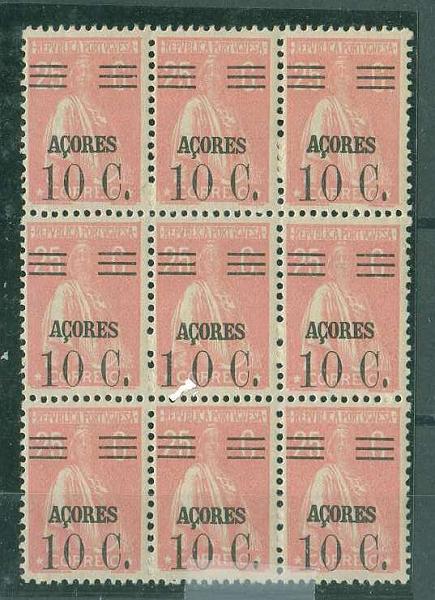 20Lis_873.jpg -     Lote:     873             Descrição:     1924/26 - Ceres do Continente com sobretaxa e sobrecarga Açores. CE284, 10 s/ 25 ctvs rosa. Bloco de 9 selos com variedade "1 afastado do 0" na sobretaxa (selo do meio).          ***        Valor Base:     &euro; 15,00     Valor Venda:     &euro;      