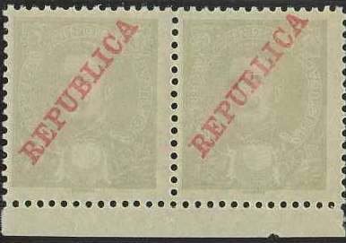 20Lis_901.jpg -     Lote:     901             Descrição:     1911 - D. Carlos I Mouchon, com sobrecarga República da Casa da Moeda. CE200, 1 real, cinzento claro. Par horizontal fundo de folha sem impressão da taxa. MB e R.         ***        Valor Base:     &euro; 5,00     Valor Venda:     &euro;      