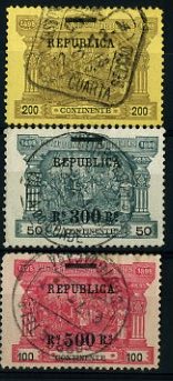 20Lis_1044.jpg -     Lote:     1044             Descrição:     1911 - 4.º Centenário do Descobrimento do Caminho Marítimo para a Índia com sobrecarga República, sobre selos do porteado do Continente. CE195/197. Três selos fecho de série. Valor de catálogo &euro; 217.80.         O        Valor Base:     &euro; 60,00     Valor Venda:     &euro;      