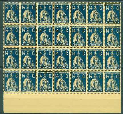 20Lis_1057.jpg -     Lote:     1057             Descrição:     1917/20 - Ceres. Novas taxas e cores. CE232, 14 ctvs azul s/ amarelo, papel porcelana colorido, denteado 12x11.5. Bloco de 28 selos. Goma com pontos de óxido, que não passam para a frente. Valor de catálogo como usados &euro; 64,00.         ***        Valor Base:     &euro; 12,00     Valor Venda:     &euro;      