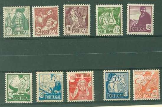 20Lis_1086.jpg -     Lote:     1086             Descrição:     1941 - Costumes portugueses * 1.ª emissão. CE607/16. Série completa. Valor de catálogo &euro; 126,00.         **        Valor Base:     &euro; 24,00     Valor Venda:     &euro;      