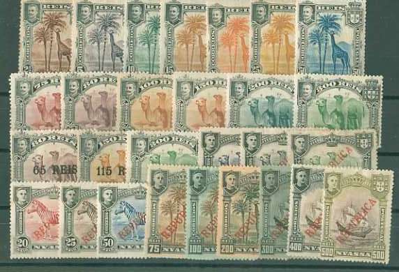 20Lis_1299.jpg -     Lote:     1299             Descrição:     1901/11 - D. Carlos I + D. Carlos I com sobretaxa + D. Manuel II com sobrecarga República. CE27/39, 40/42 e 52/63. Três séries completas. Valor de catálogo &euro; 55,98.         **        Valor Base:     &euro; 12,00     Valor Venda:     &euro;      