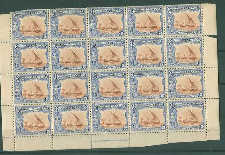 20Lis_1302.jpg -     Lote:     1302             Descrição:     1921/23 - Motivos diversos. CE125, 5E ultramar e sépia, denteado 14. Bloco de 25 selos. Valor de catálogo &euro; 113,50.         ***        Valor Base:     &euro; 20,00     Valor Venda:     &euro;      