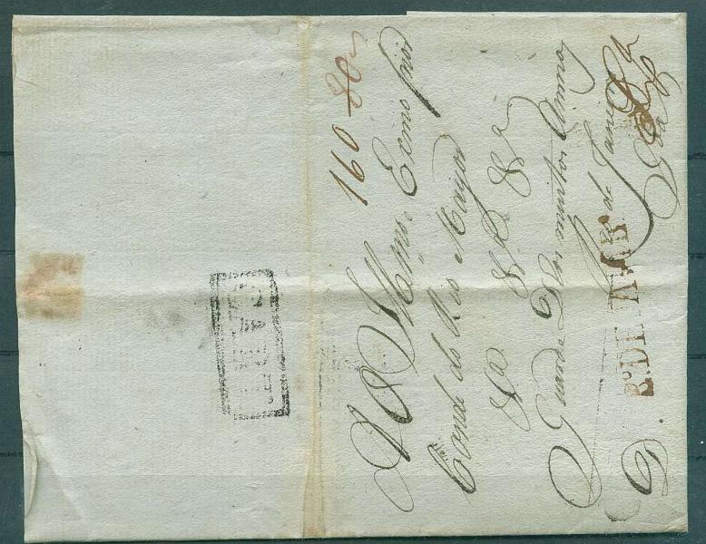 22Lis_0075.jpg -     Lote:    75            Brasil       Descrição:      Lisboa / CART + R.º DE JANR.º &mdash;   A preto, OM LSB DIV3 em capa de carta remetida para o Rio de Janeiro / Goa, endereçada ao Conde de Rio Maior, que se encontrava no Brasil com a Família Real. Como à data de chegada da Carta o Conde de Rio Maior estava de regresso a Portugal com a Família Real, esta foi reendereçada para Lisboa levando a marca do Rio de Janeiro. Em Lisboa levou a marca de denominação de origem mal batida a preto "COR.º MARITIMO e entregue para distribuição ao domicílio tendo sido marcado com CART. Marca do Rio de Janeiro a sépia, com o porte de 80 reis, emendado para 160 reis, ambos a sépia. MB e R.        Carta       Valor Base:     &euro; 80,00     Valor Venda:     Retirado     