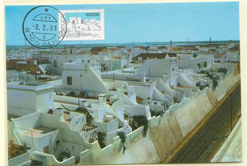 22Lis_0520.jpg -     Lote:    520            Portugal       Descrição:         Açoteias típicas. Arquitectura. 1985/89 &mdash; Arquitectura Popular Portuguesa. Postal ilustrado de Olhão (Açoteias típicas), com selo de 500$00, CE1728, obliterados com carimbo de Olhão (08.03.1989 &mdash; 1.º dia de circulação).        PM       Valor Base:     &euro; 10,00     Valor Venda:     &euro; 24,00     
