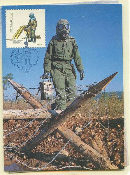 22Lis_0522.jpg -     Lote:    522            Portugal       Descrição:         1985 &mdash; Uniformes Militares Portugueses * Exército. Lote de 4 postais máximos todos diferentes, com a série, obliterados com carimbo de 1.º dia de circulação de Lisboa (23.01.1985).        PM       Valor Base:     &euro; 15,00     Valor Venda:     Retirado     