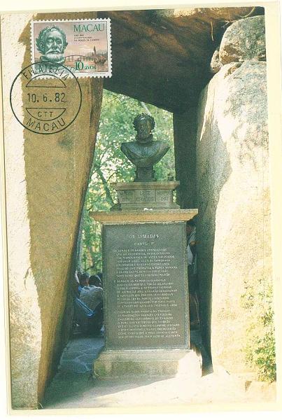 22Lis_0546.jpg -     Lote:    546            Macau       Descrição:         Luís de Camões. Busto de Luís de Camões em Macau, com selo de 10 avos da emissão do 4.º Centenário da Morte de Luís de Camões CE450, obliterados com carimbo de Macau (10.06.1982).        PM       Valor Base:     &euro; 5,00     Valor Venda:     Retirado     