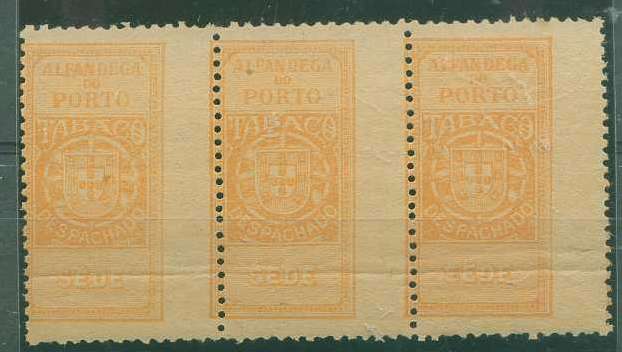22Lis_0717.jpg -     Lote:    717                   Descrição:         1915 &mdash; Tabaco. Alfândega do Porto, PB37, laranja sobre papel amarelado. Tira horizontal de 3 estampilhas, com o denteado muito deslocado.        ***       Valor Base:     &euro; 3,00     Valor Venda:     &euro; 3,00     