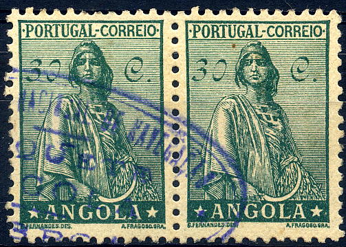 22Lis_0830.jpg -     Lote:    830                   Descrição:         Carimbos de paquetes portugueses. Par de selos de 30 ctvs verde tipo Ceres filigranado, obliterado com carimbo de dupla oval "COMPANHIA NACIONAL DE NAVEGAÇÃO / PAQUETE ANGOLA / LISBOA", batido a azul. MB e R.        O       Valor Base:     &euro; 10,00     Valor Venda:     &euro; 30,00     