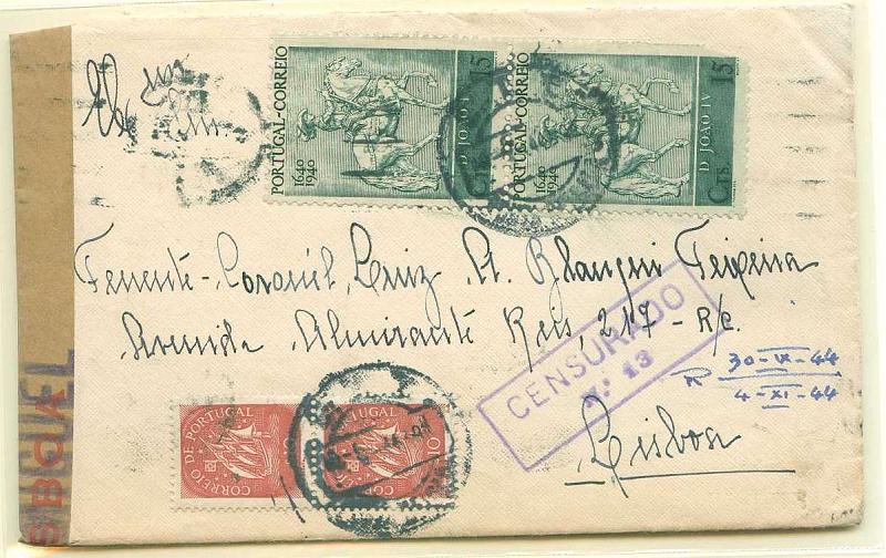 22Lis_0896.jpg -     Lote:    896                   Descrição:         2.ª Guerra Mundial. Sobrescrito circulado com 2 selos de $10 tipo Caravela + 2 selos de $15 Centenário da Fundação, de Ponta Delgada (19.09.44) para Lisboa (30.09.44), censurado com carimbo rectangular batido a violeta "CENSURADO / N.º 13" e cinta castanha com legendas a vermelho de Lisboa sobrecarregada com S. MIGUEL a violeta.        Carta       Valor Base:     &euro; 10,00     Valor Venda:     &euro; 16,00     