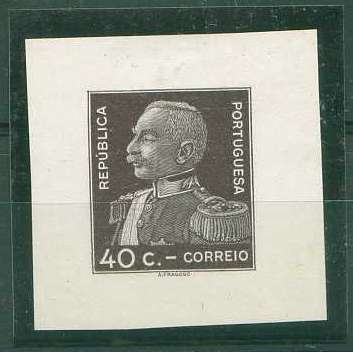 22Lis_0957.jpg -     Lote:    957            Portugal       Descrição:         1933 &mdash; Presidente Carmona. Prova de cor em castanho-escuro, não denteada, da taxa de 40c, em papel porcelana, com largas margens. OM2127.        PRV       Valor Base:     &euro; 15,00     Valor Venda:     &euro; 24,00     