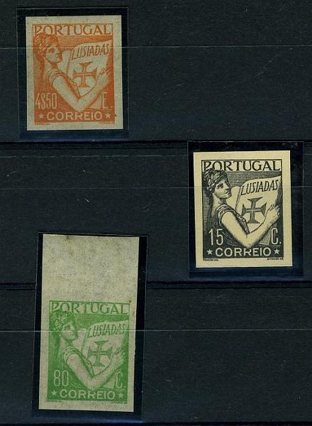 22Lis_0963.jpg -     Lote:    963            Portugal       Descrição:         1931 &mdash; Lusíadas. Lote de 3 provas não denteadas nas cores finais: 15c preto CE517, em papel cartolina, 80c verde-esmeralda CE524, bordo de folha, em papel fino e 4$50 laranja CE529 em papel liso fino.        PRV       Valor Base:     &euro; 10,00     Valor Venda:     &euro; 12,00     