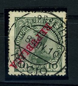 22Lis_1042.jpg -     Lote:    1042            Portugal       Descrição:         1910 &mdash; D. Manuel II com sobrecarga República. CE172, 10 reis verde, com a sobrecarga invertida, obliterado com carimbo circular datado de ROCIO.        O       Valor Base:     &euro; 8,00     Valor Venda:     Retirado     