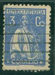22Lis_1045.jpg -     Lote:    1045            Portugal       Descrição:         1920/22 &mdash; Ceres. Novas taxas e cores. CE235, 3c azul, denteado 12 x 11 &frac12;, papel liso, com defeito de impressão junto ao C.        O       Valor Base:     &euro; 2,00     Valor Venda:     &euro; 4,00     