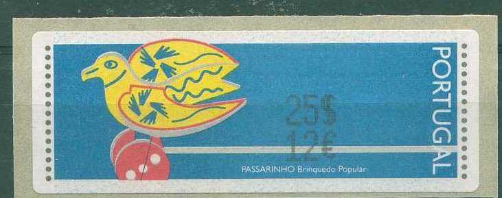 22Lis_1055.jpg -     Lote:    1055            Portugal       Descrição:         1996 &mdash; Passarinho &mdash; Brinquedos Populares. CE ETQ12C. Exemplar de dupla afixação de taxa de 25$/0,12&euro; com erro de impressão, faltando a estrela à esquerda da taxa em escudos e aparecendo 12&euro; em vez de 0,12&euro;.        ETQ       Valor Base:     &euro; 10,00     Valor Venda:     &euro; 10,00     