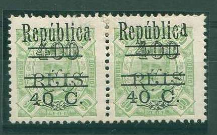 22Lis_1121.jpg -     Lote:    1121            Moçambique       Descrição:         1925 &mdash; D. Carlos I, com sobretaxa e sobrecarga "República". CE250, 40c s/400r s/ 80r, verde claro. Par horizontal. Um dos selos com "a" de República" deslocado.         **       Valor Base:     &euro; 10,00     Valor Venda:     &euro; 10,00     
