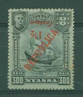 22Lis_1143.jpg -     Lote:    1143            Companhia do Niassa       Descrição:         1921 &mdash; D. Manuel II, com sobretaxa (Lisboa) e sobrecarga República. CE85, 1 &frac12; c s/ 300 reis preto s/ azul, com a sobretaxa invertida.        **       Valor Base:     &euro; 15,00     Valor Venda:     &euro; 80,00     