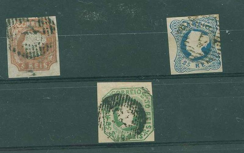 22Lis_1167.jpg -     Lote:    1167            Portugal       Descrição:         1853 &mdash; D. Maria II. CE1/3. Lote de 3 selos: 5 reis castanho, cunho I, com três margens curtas e um larga; 25 reis azul, com margens curtas e 50 reis com duas margens largas e duas muito curtas. Valor de catálogo &euro; 3.260,00.        O       Valor Base:     &euro; 250,00     Valor Venda:     &euro; 650,00     