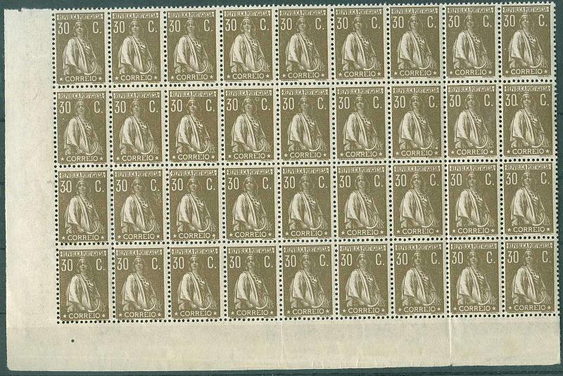 22Lis_1272.jpg -     Lote:    1272            Portugal       Descrição:         1924/26 &mdash; Ceres. Novas taxas e cores. CE281, 30c canela, denteado 12x11 &frac12;, papel acetinado. Bloco de 36 selos, canto inferior esquerdo de folha. Valor de catálogo &euro; 181,80.        ***       Valor Base:     &euro; 40,00     Valor Venda:     Retirado     