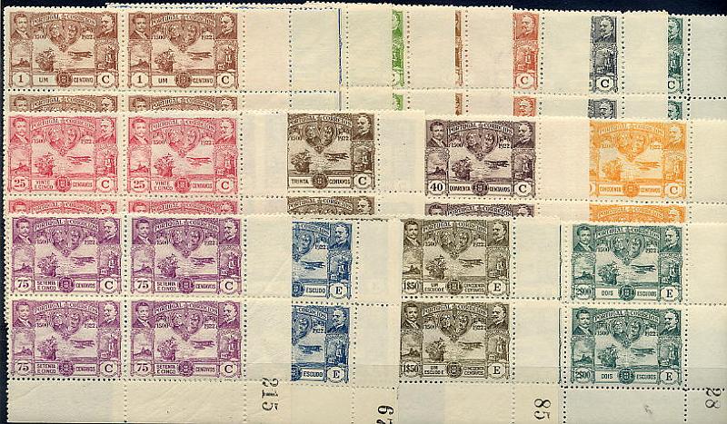 22Lis_1275.jpg -     Lote:    1275            Portugal       Descrição:         1923 &mdash; Travessia Aérea do Atlântico. CE260/275. Série completa em quadras em cantos de folha. Valor de catálogo &euro; 39,40.        ***       Valor Base:     &euro; 8,00     Valor Venda:     &euro; 12,00     
