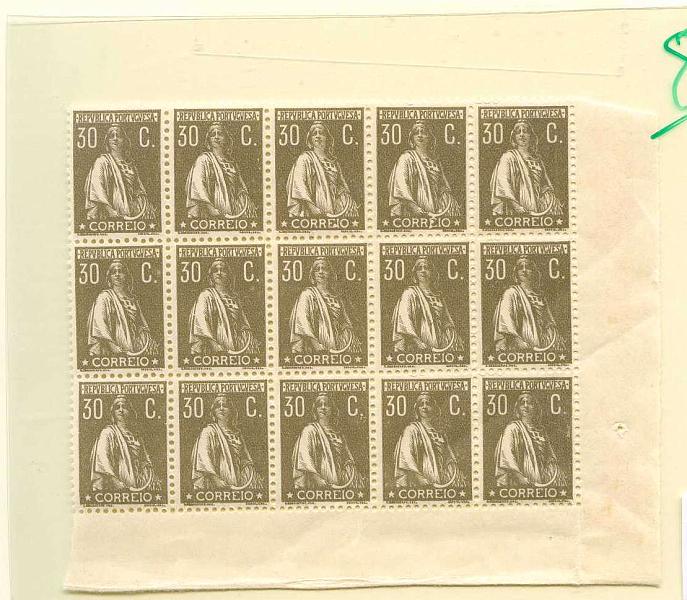 22Lis_1278.jpg -     Lote:    1278            Portugal       Descrição:         1924/26 &mdash; Ceres. Novas taxas e cores. CE281, 30C canela, denteado 12x11 &frac12;, papel acetinado. Bloco de 15 selos. Valor de catálogo &euro; 75,75.        ***       Valor Base:     &euro; 75,00     Valor Venda:     &euro; 75,00     