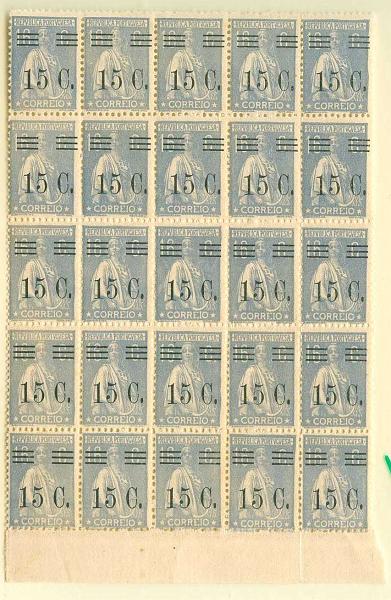 22Lis_1306.jpg -     Lote:    1306            Portugal       Descrição:         1928/29 &mdash; Ceres, com sobretaxa. CE459, 15C s/ 16C, ultramar, denteado 12x11 &frac12;, papel liso. Bloco de 25 selos. Valor de catálogo &euro; 68,75.        ***       Valor Base:     &euro; 30,00     Valor Venda:     &euro; 30,00     