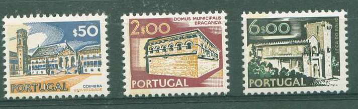 22Lis_1350.jpg -     Lote:    1350            Portugal       Descrição:         1972/74 &mdash; Paisagens e Monumentos. CE1129, 1132 e 1139, $50 + 2$00 + 6$00. Todos os selos com tarja fosforescente. Raro conjunto. Valor de catálogo &euro; 61,30.        ***       Valor Base:     &euro; 12,00     Valor Venda:     &euro; 22,00     
