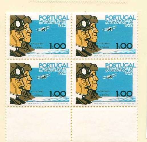 22Lis_1352.jpg -     Lote:    1352            Portugal       Descrição:         1972 &mdash; Cinquentenário da 1.ª Travessia Aérea Lisboa-Rio de Janeiro. CE1171. Quadra fundo de folha em denteado 13 &frac12;. Valor de catálogo &euro; 280,00.        ***       Valor Base:     &euro; 85,00     Valor Venda:     Retirado     