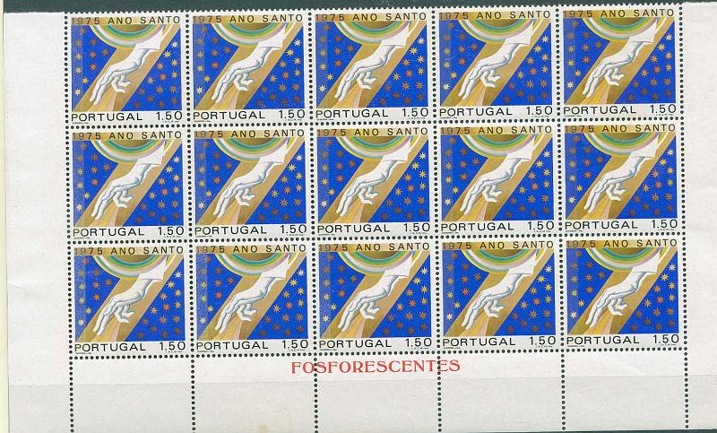 22Lis_1354.jpg -     Lote:    1354            Portugal       Descrição:         1975 &mdash; Ano Santo * 1975. CE1248. Bloco de 15 selos com tarja fosforescentes. Valor de catálogo &euro; 579,00.        ***       Valor Base:     &euro; 230,00     Valor Venda:     Retirado     