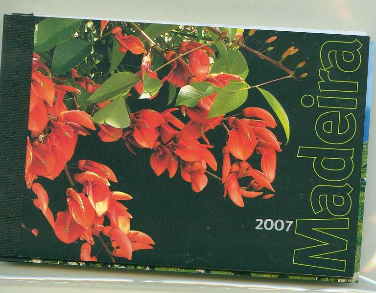 22Lis_1360.jpg -     Lote:    1360            Portugal       Descrição:         2005/2007 &mdash; Carteiras Anuais. Lote de 4 carteiras anuais: 3 da Madeira (2005, 2006 e 2007) e Açores 2006. Valor de catálogo &euro; 150,00.        CRT       Valor Base:     &euro; 20,00     Valor Venda:     Retirado     