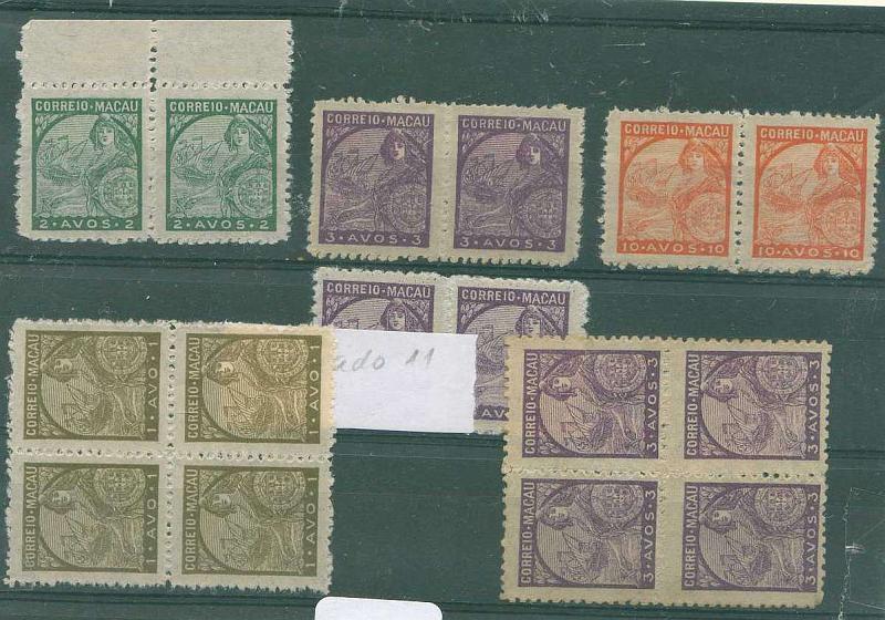 22Lis_1523.jpg -     Lote:    1523            Macau       Descrição:         1942 &mdash; Padrões. Lote de selos composto por: CE317, 1 avo, CE 319, 3 avos, ambos valores em quadra; CE 318, 2 avos; CE 319, 3 avos e CE 321, 10 avos, em pares horizontais; CE319, 3 avos, denteado 11 farpeado em par horizontal.         ***       Valor Base:     &euro; 18,00     Valor Venda:     &euro; 42,00     