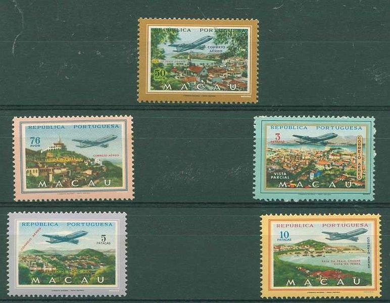 22Lis_1539.jpg -     Lote:    1539            Macau       Descrição:         1960 &mdash; Correio Aéreo. Vistas de Macau. CE CA16/20. Série completa com sinal de charneira quase imperceptível. Valor de catálogo &euro; 30.30.        **       Valor Base:     &euro; 10,00     Valor Venda:     Retirado     