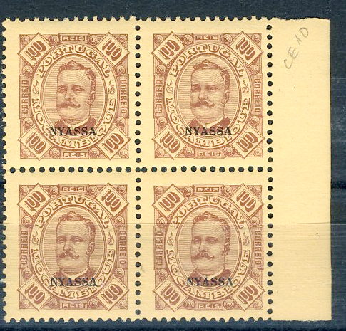 22Lis_1599.jpg -     Lote:    1599            Companhia do Niassa       Descrição:         1898 &mdash; D. Carlos I, Diogo Neto. Selos de Moçambique, com sobrecarga NYASSA. CE10, 100 reis castanho s/ castanho amarelo. Quadra com goma original, bordo de folha. Muito raros os múltiplos desta emissão. Valor de catálogo &euro; 17,00.        ***       Valor Base:     &euro; 5,00     Valor Venda:     &euro; 5,00     