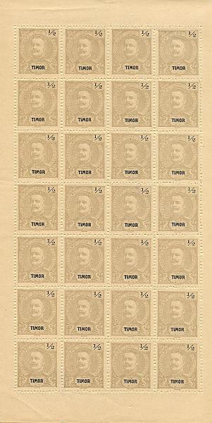 22Lis_1630.jpg -     Lote:    1630            Timor       Descrição:         1898/1900 &mdash; D. Carlos I Mouchon. CE58, &frac12; avos cinzento. Folha completa de 28 selos. Muito bonita sem manchas ou falhas. Emitido sem goma. Valor de catálogo &euro; 21,00.        *       Valor Base:     &euro; 10,00     Valor Venda:     &euro; 12,00     