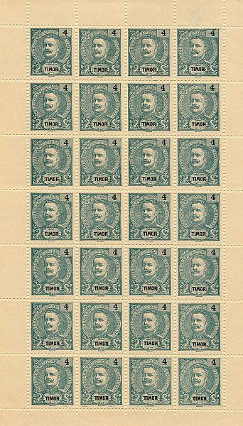 22Lis_1634.jpg -     Lote:    1634            Timor       Descrição:         1898/1900 &mdash; D. Carlos I Mouchon. CE63, 4 avos verde. Folha completa de 28 selos. Muito bonita sem manchas os falhas. Emitido sem goma. Valor de catálogo &euro; 58,80.        *       Valor Base:     &euro; 25,00     Valor Venda:     &euro; 26,00     
