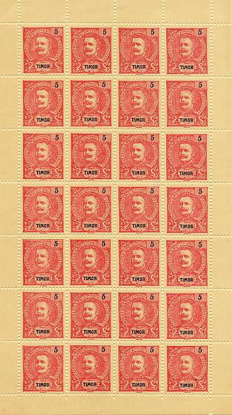 22Lis_1641.jpg -     Lote:    1641            Timor       Descrição:         1898/1900 &mdash; D. Carlos I Mouchon. CE100, 5 avos carmim. Folha completa de 28 selos. Muito bonita sem manchas ou falhas. Emitido sem goma. Valor de catálogo &euro; 78,40.        *       Valor Base:     &euro; 30,00     Valor Venda:     &euro; 32,00     