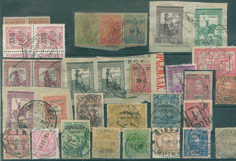 22Lis_1829.jpg -     Lote:    1829            Angola       Descrição:         Marcofilia diversa. Lote de 22 selos em fragmentos, pares e singelos de diversas emissões, com carimbos de diversa tipologia. Destaque entre outros para o carimbo hexagonal de DUQUE DE BRAGANÇA, batido a vermelho.        Lote       Valor Base:     &euro; 10,00     Valor Venda:     &euro; 12,00     