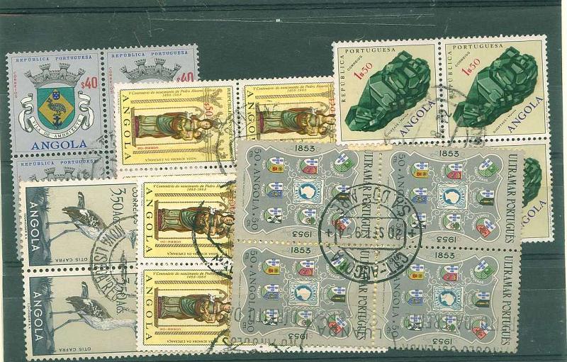 22Lis_1835.jpg -     Lote:    1835            Angola       Descrição:         Carimbos de duplo círculo. Lote composto por 6 quadras de emissões diversas, obliteradas com carimbos de duplo círculo (tamanho pequeno) de S. A. ZAIRE, MALANJE, NOVA LISBOA "REG", SONGO, VILA G. CAPELO e GABELA (R).        Lote       Valor Base:     &euro; 5,00     Valor Venda:     &euro; 5,00     