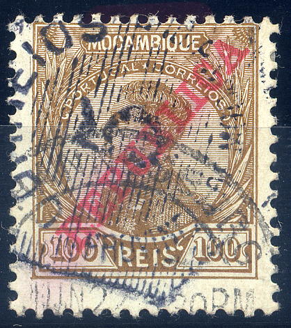 22Lis_1867.jpg -     Lote:    1867            Moçambique       Descrição:         Carimbos numéricos volantes. 1912 &mdash; D. Manuel II com sobrecarga República, 100 reis castanho s/ verde, obliterado com carimbo numérico "5", batido a preto. Carimbo não identificado datado de Junho de 1922, pelo que segundo Joaquim Trindade estaria ao serviço da estação postal de CAMUZAI a partir de 14-05-1915, pela O. S. 246. MB e MR.        O       Valor Base:     &euro; 40,00     Valor Venda:     &euro; 220,00     