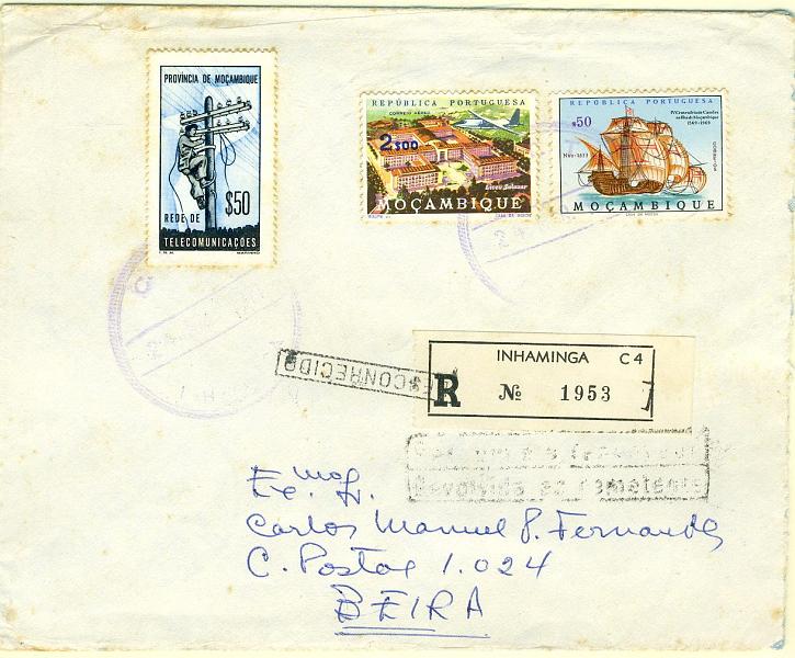 22Lis_1920.jpg -     Lote:    1920            Moçambique       Descrição:         Carimbos circulares e administrativos. Sobrescrito circulado registado de Inhaminga (24.03.71) para a Beira (26.03.71) e devolvido ao remetente, com selos CE510, CE CA25 e CE IP69.. Carimbo de borracha a violeta mal batido de INHAMINGA, carimbo metálico circular a preto de Inhaminga. Carimbo rectangular batido a violeta de 2 e 3.º Aviso da Beira no verso + carimbos administrativos batidos a preto "DESCONHECIDO" e "DEVOLVIDO AO REMETENTE".        Carta       Valor Base:     &euro; 15,00     Valor Venda:     &euro; 24,00     