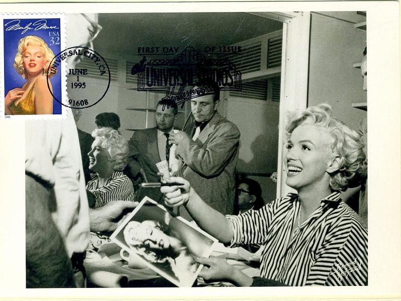 22Lis_2329.jpg -     Lote:    2329      Lotes pelo Correio              Descrição:      USA.   Cinema. Marilyn Monroe. Postal ilustrado com selo 32c concordantes, obliterados com carimbo de Universal City (01.06.1995).        PM       Valor Base:     &euro; 7,00     Valor Venda:     Retirado     